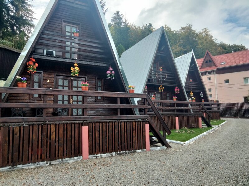 Sinaia, inchiriez 3 cabane A Frame,